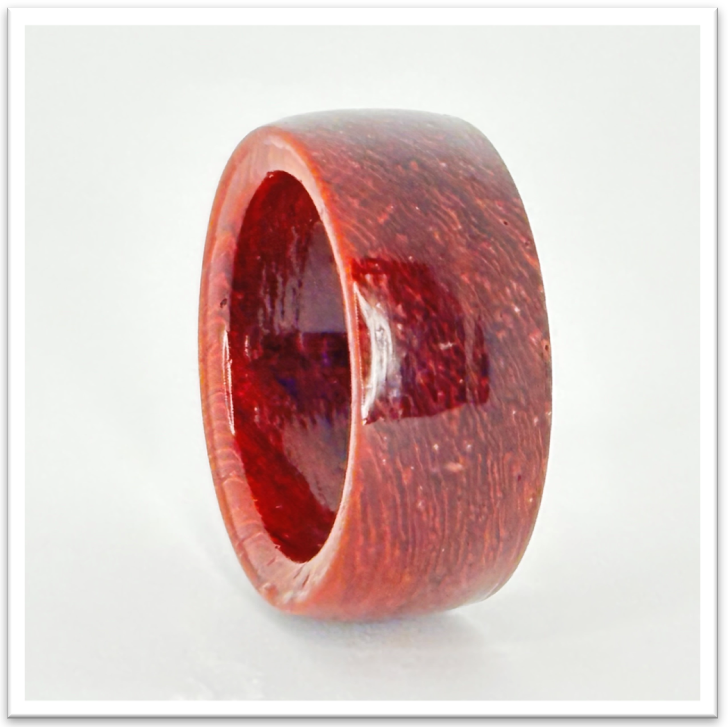 Discounted Ring 8 (SIZE 9)