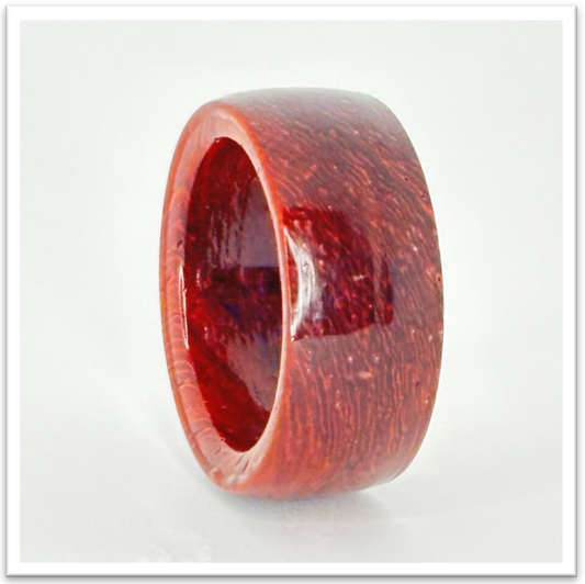 Discounted Ring 8 (SIZE 9)